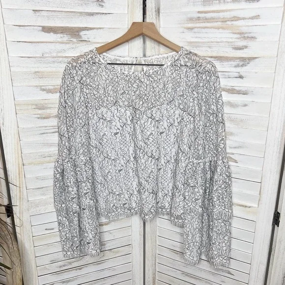 Cupcakes & CASHMERE Women's M Basewood Lace Bell Sleeve Blouse Top Black White - Picture 3 of 16